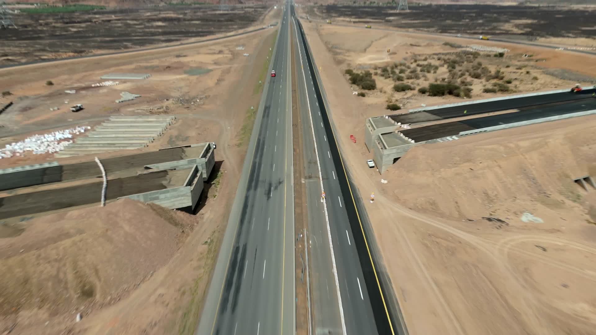 جسر وتقاطع علوي تحت الإنشاء